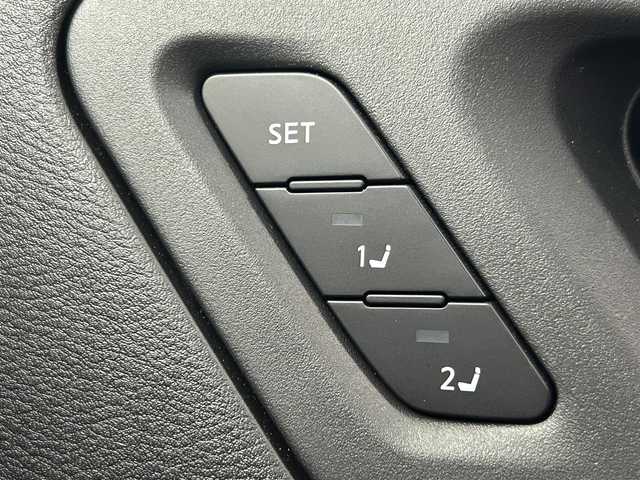 日産 アリア B6 リミテッド 千葉県 2022(令4)年 2万km 赤 プロパイロット２．０　/・ハンズオフドライブ/・車線変更追い越し支援/・ナビ連動ルート走行/・360度センシング/・インテリジェントインターフェース/ヘッドアップディスプレイ/プレミアムサウンドＢＯＳＥ　/純正１２．４型ディズプレイオーディオナビ　/パノラミックガラスルーフ/アラウンドビューモニター/レーダークルーズコントロール　/レザーシート/シートヒーター　/エアシート　