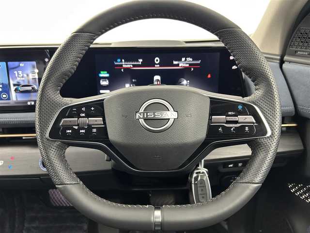 日産 アリア B6 リミテッド 千葉県 2022(令4)年 2万km 赤 プロパイロット２．０　/・ハンズオフドライブ/・車線変更追い越し支援/・ナビ連動ルート走行/・360度センシング/・インテリジェントインターフェース/ヘッドアップディスプレイ/プレミアムサウンドＢＯＳＥ　/純正１２．４型ディズプレイオーディオナビ　/パノラミックガラスルーフ/アラウンドビューモニター/レーダークルーズコントロール　/レザーシート/シートヒーター　/エアシート　