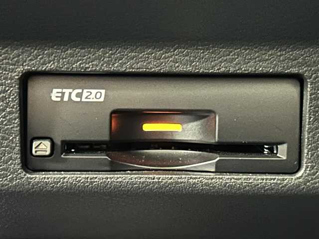 日産 アリア B6 リミテッド 千葉県 2022(令4)年 2万km 赤 プロパイロット２．０　/・ハンズオフドライブ/・車線変更追い越し支援/・ナビ連動ルート走行/・360度センシング/・インテリジェントインターフェース/ヘッドアップディスプレイ/プレミアムサウンドＢＯＳＥ　/純正１２．４型ディズプレイオーディオナビ　/パノラミックガラスルーフ/アラウンドビューモニター/レーダークルーズコントロール　/レザーシート/シートヒーター　/エアシート　