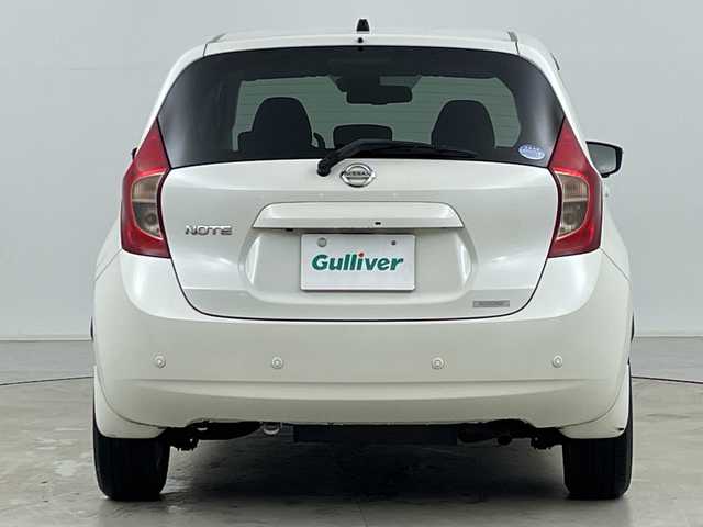 日産 ノート 道央・札幌 2015(平27)年 5.1万km ブリリアントホワイトパール ・４WD/・社外ナビ/　CD/DVD/SD/ワンセグTV/・バックカメラ/・全方位カメラ/・衝突軽減ブレーキ/・コーナーセンサー/・スマートキー/・オートライト/・LEDヘッドライト/・ETC/・15インチ純正アルミホイール/・純正フロアマット