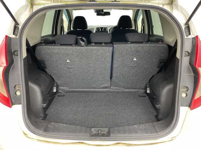 日産 ノート 道央・札幌 2015(平27)年 5.1万km ブリリアントホワイトパール ・４WD/・社外ナビ/　CD/DVD/SD/ワンセグTV/・バックカメラ/・全方位カメラ/・衝突軽減ブレーキ/・コーナーセンサー/・スマートキー/・オートライト/・LEDヘッドライト/・ETC/・15インチ純正アルミホイール/・純正フロアマット