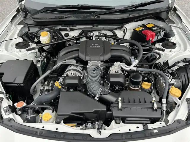 トヨタ ＧＲ８６ RZ 40thアニバーサリーLTD 滋賀県 2024(令6)年 0.7万km クリスタルホワイトパール ワンオーナー/ブレンボキャリパー/9インチ純正ナビ【NMZN-Y73D】/（FM/AM/CD/DVD/SD/フルセグ/Bluetooth/HDMI）/前後ドライブレコーダー/ETC/バックカメラ/アイサイトコアテクノロジー/・プリクラッシュブレーキアシスト	/・レーンキープアシスト	/・追従機能付クルーズコントロール/・コーナー・バックセンサー（ソナー）	/運転席・助手席シートヒーター/電動格納ミラー/革巻きステアリング/ステアリングスイッチ/オートライト/LEDヘッドライト/リアフォグ/オートマチックハイビーム/フルオートエアコン/プッシュスタート/スマートキー/スペアキー/純正フロアマット/USBポート