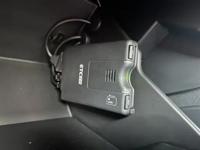 トヨタ ＧＲ８６ RZ 40thアニバーサリーLTD 滋賀県 2024(令6)年 0.7万km クリスタルホワイトパール ワンオーナー/ブレンボキャリパー/9インチ純正ナビ【NMZN-Y73D】/（FM/AM/CD/DVD/SD/フルセグ/Bluetooth/HDMI）/前後ドライブレコーダー/ETC/バックカメラ/アイサイトコアテクノロジー/・プリクラッシュブレーキアシスト	/・レーンキープアシスト	/・追従機能付クルーズコントロール/・コーナー・バックセンサー（ソナー）	/運転席・助手席シートヒーター/電動格納ミラー/革巻きステアリング/ステアリングスイッチ/オートライト/LEDヘッドライト/リアフォグ/オートマチックハイビーム/フルオートエアコン/プッシュスタート/スマートキー/スペアキー/純正フロアマット/USBポート