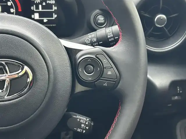 トヨタ ＧＲ８６ RZ 40thアニバーサリーLTD 滋賀県 2024(令6)年 0.7万km クリスタルホワイトパール ワンオーナー/ブレンボキャリパー/9インチ純正ナビ【NMZN-Y73D】/（FM/AM/CD/DVD/SD/フルセグ/Bluetooth/HDMI）/前後ドライブレコーダー/ETC/バックカメラ/アイサイトコアテクノロジー/・プリクラッシュブレーキアシスト	/・レーンキープアシスト	/・追従機能付クルーズコントロール/・コーナー・バックセンサー（ソナー）	/運転席・助手席シートヒーター/電動格納ミラー/革巻きステアリング/ステアリングスイッチ/オートライト/LEDヘッドライト/リアフォグ/オートマチックハイビーム/フルオートエアコン/プッシュスタート/スマートキー/スペアキー/純正フロアマット/USBポート