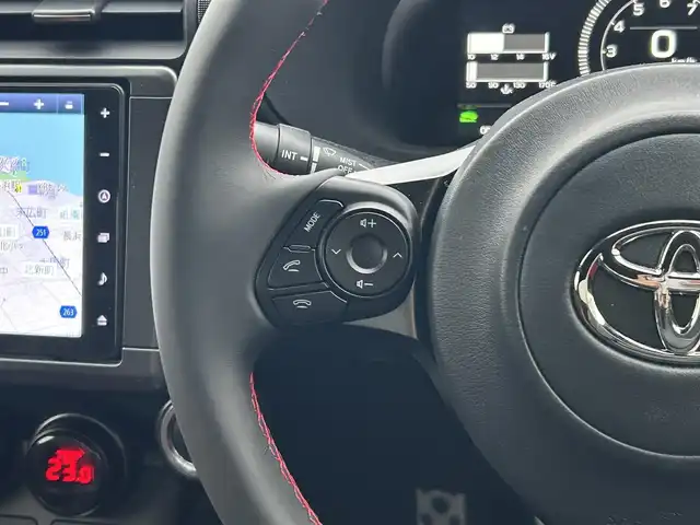 トヨタ ＧＲ８６ RZ 40thアニバーサリーLTD 滋賀県 2024(令6)年 0.7万km クリスタルホワイトパール ワンオーナー/ブレンボキャリパー/9インチ純正ナビ【NMZN-Y73D】/（FM/AM/CD/DVD/SD/フルセグ/Bluetooth/HDMI）/前後ドライブレコーダー/ETC/バックカメラ/アイサイトコアテクノロジー/・プリクラッシュブレーキアシスト	/・レーンキープアシスト	/・追従機能付クルーズコントロール/・コーナー・バックセンサー（ソナー）	/運転席・助手席シートヒーター/電動格納ミラー/革巻きステアリング/ステアリングスイッチ/オートライト/LEDヘッドライト/リアフォグ/オートマチックハイビーム/フルオートエアコン/プッシュスタート/スマートキー/スペアキー/純正フロアマット/USBポート