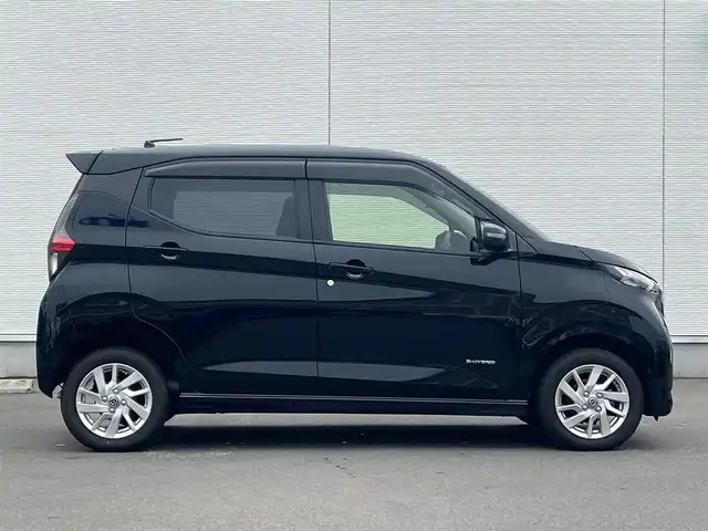 日産 デイズ ハイウェイスターX 秋田県 2021(令3)年 1.4万km ブラック 純正オーディオ（AM/FM/CD）/衝突軽減システム/４WD/全方位カメラ/アラウンドビューモニター/純正アルミ/スマートキー/前席シートヒーター/アイドリングストップ/プッシュスタート/コーナーセンサー/ステアリングスイッチ/純正エンジンスターター/純正フロアマット/純正ドアバイザー/オートライト/オートエアコン/パワーステアリング/パワーウィンドウ/レベライザー/横滑り防止/電動格納ウィンカーミラー/保証書/取扱説明書/記録簿