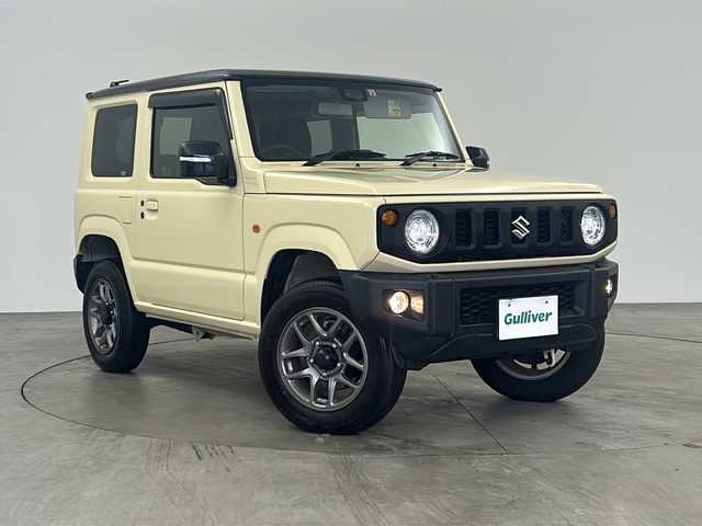 スズキ ジムニー XC 兵庫県 2022(令4)年 1.7万km シフォンアイボリーメタリックブラック2トーンルーフ ・カロッツェリア製ディズプレイオーディオ/・Bluetoothオーディオ/・シートヒーター/・ETC/・純正AW/・スマートキー/・4WD/・オートライト/・LEDヘッドライト/・衝突軽減ブレーキ/・レーンキープアシスト/・横滑り防止装置/・背面スペアタイヤ/・ダウンヒルアシストコントロール/・クルーズコントロール/・ステアリングスイッチ/・フロアマット/・ヒーテッドドアミラー