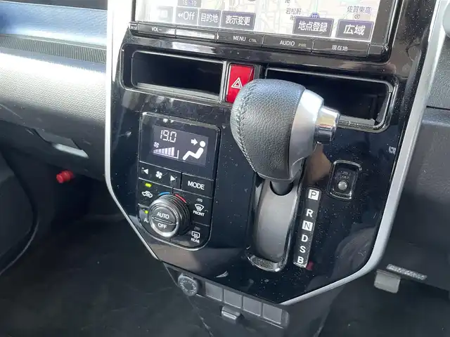 トヨタ ルーミー カスタムG S 佐賀県 2018(平30)年 9.3万km ブラックマイカメタリック (株)IDOMが運営する【じしゃロン佐賀店】の自社ローン専用車両になります。こちらは現金またはオートローンご利用時の価格です。自社ローンご希望の方は別途その旨お申付け下さい/純正SDナビ/フルセグテレビ/Bluetooth/バックカメラ/純正ドライブレコーダー/クルーズコントロール/ETC/衝突軽減ブレーキ/レーンキープアラート/アイドリングストップ/両側パワースライドドア/横滑り防止/オートライト/LEDヘッドライト/フォグライト/純正アルミホイール/純正フロアマット/スマートキー/プッシュスタート