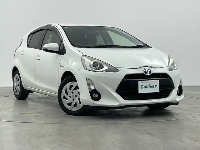 トヨタ アクア S 群馬県 2016(平28)年 9.6万km ライムホワイトパールクリスタルシャイン ナビ　フルセグＴＶ　バックカメラ　前後ドライブレコーダー　前列シートヒーター　純正フロアマット　ＬＥＤヘッドライト　オートライト　スマートキー　プッシュスタート　盗難防止装置　横滑り防止装置　禁煙