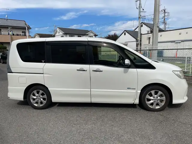 日産 セレナ ハイウェイS G Sハイブリッド 神奈川県 2013(平25)年 10.5万km ブリリアントホワイトパール 社外8インチHDDナビ(DVD/CD//BT/USB/SD)/フルセグTV/社外フリップダウンモニター/両側パワースライドドア/バックカメラ/前後コーナーセンサー/ETC/横滑り防止装置/アイドリングストップ/純正フロアマット/純正ドアバイザー/保証書/取扱説明書
