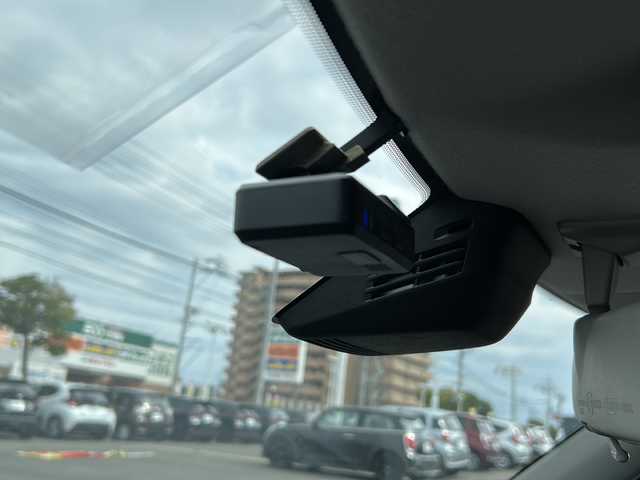 スズキ スイフト HYBRID ML 山口県 2017(平29)年 10.5万km ヘリオスゴールドPM ワンオーナー/純正SDナビ【CN－RZ73W】/・CD/DVD/AM/FM/iPod/USB/Bluetooth/フルセグテレビ/ETC/ドライブレコーダー/全方位カメラ/スマートキー・スペアキー有/プッシュアップスタート/運転席シートヒーター/フルオートエアコン/純正フロアマット/16インチ純正アルミホイール/電動格納ウインカーミラー/LEDヘッドランプ/フォグランプ/オートライト/アイドリングストップ/追従有クルーズコントロール/横滑り防止装置/デュアルセンサーブレーキサポート/レーンアシスト/盗難防止装置/取扱説明書/保証書