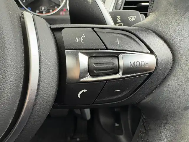 ＢＭＷ ３２０ｉ Mスポーツ 大阪府 2016(平28)年 3.5万km 黒 インテリジェントセーフティー/純正ナビゲーション/　　BT/CD/DVD/バックカメラ/パドルシフト/アイドリングストップ/追従式クルコン/前関パワーシート/ウィンカーミラー/純正１８インチホイール/FOGランプ