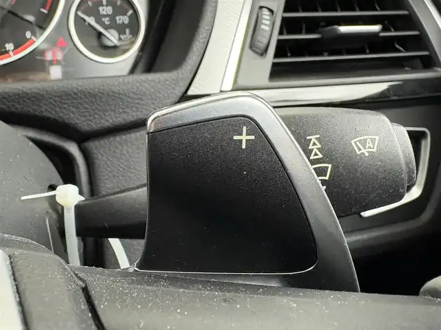 ＢＭＷ ３２０ｉ Mスポーツ 大阪府 2016(平28)年 3.5万km 黒 インテリジェントセーフティー/純正ナビゲーション/　　BT/CD/DVD/バックカメラ/パドルシフト/アイドリングストップ/追従式クルコン/前関パワーシート/ウィンカーミラー/純正１８インチホイール/FOGランプ