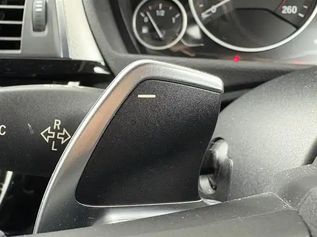 ＢＭＷ ３２０ｉ Mスポーツ 大阪府 2016(平28)年 3.5万km 黒 インテリジェントセーフティー/純正ナビゲーション/　　BT/CD/DVD/バックカメラ/パドルシフト/アイドリングストップ/追従式クルコン/前関パワーシート/ウィンカーミラー/純正１８インチホイール/FOGランプ