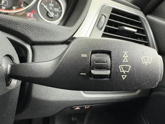 ＢＭＷ ３２０ｉ Mスポーツ 大阪府 2016(平28)年 3.5万km 黒 インテリジェントセーフティー/純正ナビゲーション/　　BT/CD/DVD/バックカメラ/パドルシフト/アイドリングストップ/追従式クルコン/前関パワーシート/ウィンカーミラー/純正１８インチホイール/FOGランプ