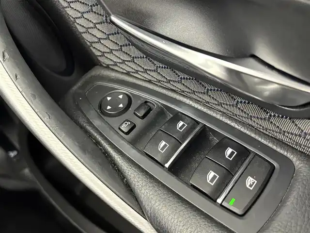 ＢＭＷ ３２０ｉ Mスポーツ 大阪府 2016(平28)年 3.5万km 黒 インテリジェントセーフティー/純正ナビゲーション/　　BT/CD/DVD/バックカメラ/パドルシフト/アイドリングストップ/追従式クルコン/前関パワーシート/ウィンカーミラー/純正１８インチホイール/FOGランプ