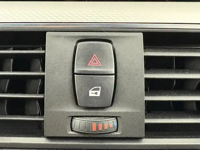 ＢＭＷ ３２０ｉ Mスポーツ 大阪府 2016(平28)年 3.5万km 黒 インテリジェントセーフティー/純正ナビゲーション/　　BT/CD/DVD/バックカメラ/パドルシフト/アイドリングストップ/追従式クルコン/前関パワーシート/ウィンカーミラー/純正１８インチホイール/FOGランプ