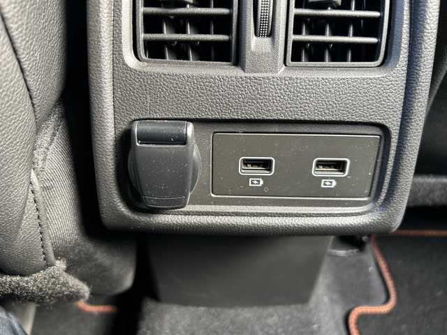 ルノー ルノー キャプチャー E－テックフルハイブリッド レザーP 静岡県 2023(令5)年 1万km 黒 純正ナビ/・ラジオ/Bluetooth/AUX/・Apple CarPlay/Android Auto/主要装備/・レーダークルーズコントロール　/・ドライブレコーダー　/・ＥＴＣ　/・全方位カメラ　/・シートヒーター　/・レーンキープアシスト　/・オートハイビーム　/・オートライト　/・ステアリングヒーター　/・ステアリングリモコン/・レザーシート/・純正アルミホイール/・パワーシート/・BSM/・プッシュスタート/・スマートキー