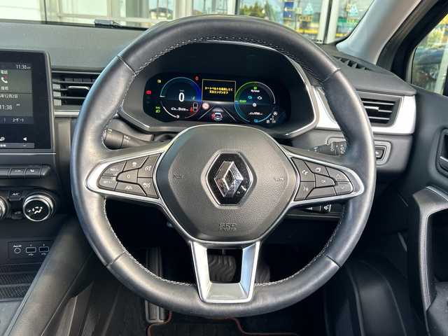 ルノー ルノー キャプチャー E－テックフルハイブリッド レザーP 静岡県 2023(令5)年 1万km 黒 純正ナビ/・ラジオ/Bluetooth/AUX/・Apple CarPlay/Android Auto/主要装備/・レーダークルーズコントロール　/・ドライブレコーダー　/・ＥＴＣ　/・全方位カメラ　/・シートヒーター　/・レーンキープアシスト　/・オートハイビーム　/・オートライト　/・ステアリングヒーター　/・ステアリングリモコン/・レザーシート/・純正アルミホイール/・パワーシート/・BSM/・プッシュスタート/・スマートキー