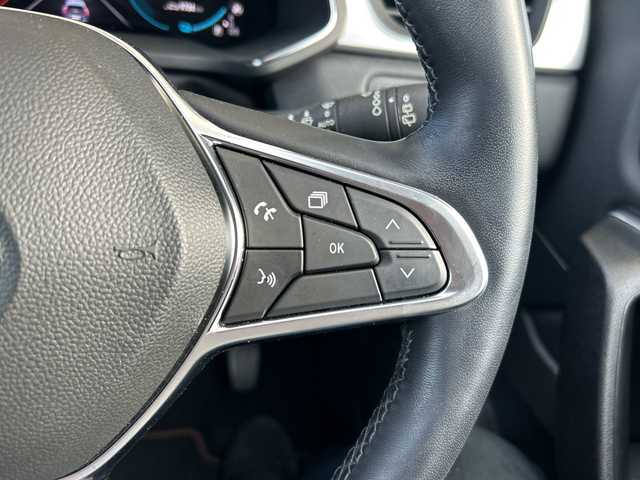 ルノー ルノー キャプチャー E－テックフルハイブリッド レザーP 静岡県 2023(令5)年 1万km 黒 純正ナビ/・ラジオ/Bluetooth/AUX/・Apple CarPlay/Android Auto/主要装備/・レーダークルーズコントロール　/・ドライブレコーダー　/・ＥＴＣ　/・全方位カメラ　/・シートヒーター　/・レーンキープアシスト　/・オートハイビーム　/・オートライト　/・ステアリングヒーター　/・ステアリングリモコン/・レザーシート/・純正アルミホイール/・パワーシート/・BSM/・プッシュスタート/・スマートキー