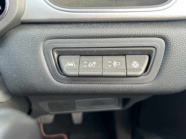 ルノー ルノー キャプチャー E－テックフルハイブリッド レザーP 静岡県 2023(令5)年 1万km 黒 純正ナビ/・ラジオ/Bluetooth/AUX/・Apple CarPlay/Android Auto/主要装備/・レーダークルーズコントロール　/・ドライブレコーダー　/・ＥＴＣ　/・全方位カメラ　/・シートヒーター　/・レーンキープアシスト　/・オートハイビーム　/・オートライト　/・ステアリングヒーター　/・ステアリングリモコン/・レザーシート/・純正アルミホイール/・パワーシート/・BSM/・プッシュスタート/・スマートキー