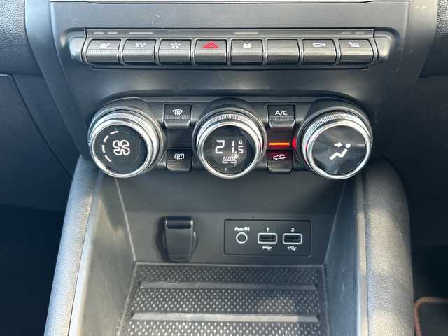 ルノー ルノー キャプチャー E－テックフルハイブリッド レザーP 静岡県 2023(令5)年 1万km 黒 純正ナビ/・ラジオ/Bluetooth/AUX/・Apple CarPlay/Android Auto/主要装備/・レーダークルーズコントロール　/・ドライブレコーダー　/・ＥＴＣ　/・全方位カメラ　/・シートヒーター　/・レーンキープアシスト　/・オートハイビーム　/・オートライト　/・ステアリングヒーター　/・ステアリングリモコン/・レザーシート/・純正アルミホイール/・パワーシート/・BSM/・プッシュスタート/・スマートキー