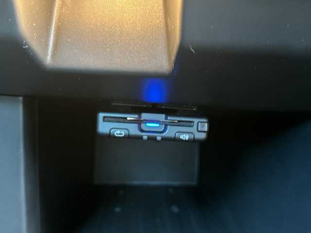 ルノー ルノー キャプチャー E－テックフルハイブリッド レザーP 静岡県 2023(令5)年 1万km 黒 純正ナビ/・ラジオ/Bluetooth/AUX/・Apple CarPlay/Android Auto/主要装備/・レーダークルーズコントロール　/・ドライブレコーダー　/・ＥＴＣ　/・全方位カメラ　/・シートヒーター　/・レーンキープアシスト　/・オートハイビーム　/・オートライト　/・ステアリングヒーター　/・ステアリングリモコン/・レザーシート/・純正アルミホイール/・パワーシート/・BSM/・プッシュスタート/・スマートキー