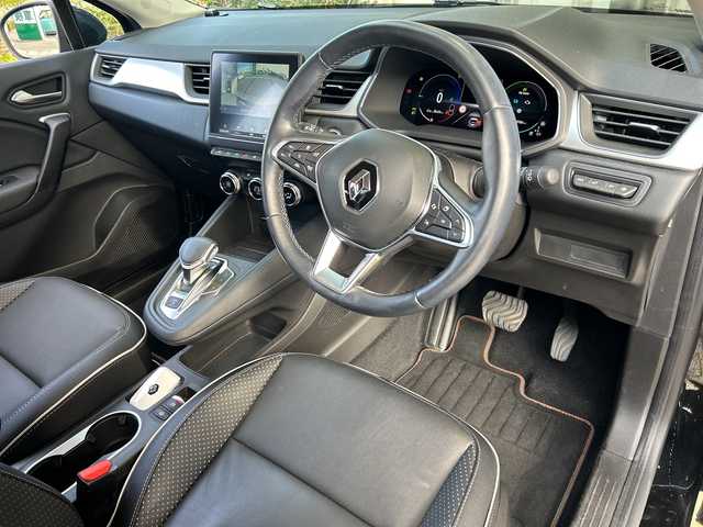 ルノー ルノー キャプチャー E－テックフルハイブリッド レザーP 静岡県 2023(令5)年 1万km 黒 純正ナビ/・ラジオ/Bluetooth/AUX/・Apple CarPlay/Android Auto/主要装備/・レーダークルーズコントロール　/・ドライブレコーダー　/・ＥＴＣ　/・全方位カメラ　/・シートヒーター　/・レーンキープアシスト　/・オートハイビーム　/・オートライト　/・ステアリングヒーター　/・ステアリングリモコン/・レザーシート/・純正アルミホイール/・パワーシート/・BSM/・プッシュスタート/・スマートキー