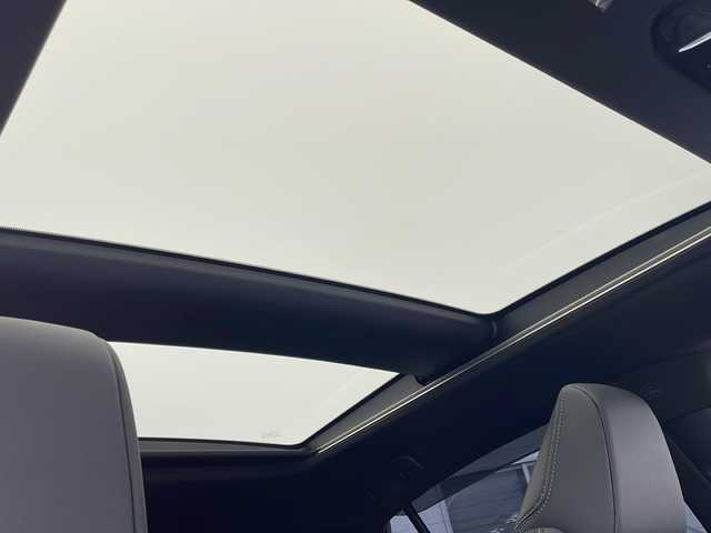 トヨタ ハリアー ハイブリッド Z 千葉県 2024(令6)年 1.7万km プラチナホワイトパールマイカ メーカーオプション/・調光パノラマルーフ/・パノラミックビューモニター/セーフティセンス/・プリクラッシュセーフティ/・レーントレーシングアシスト/・レーダークルーズコントロール/・アダプティブハイビームアシスト/・ロードサインアシスト/・カーブ速度抑制機能/・ドライバー異常時対応システム/・横断歩行者検知機能/・低速時加速抑制機能/・緊急時操舵支援/ブラインドスポットモニター/パーキングサポートブレーキ/1オーナー/モデリスタエアロ/JBLプレミアムサウンドシステム/純正12.3型ナビ/フルセグTV/【Bluetooth/USB/Miracast】/ビルトインETC/デジタルインナーミラー/カラーヘッドアップディスプレイ/パワーバックドア/ハーフレザーシート/D席パワーシート/オートライト/プロジェクター式LEDヘッドランプ/デイタイムランニングランプ/LEDフロントフォグランプ/プッシュスタート/スマートキー/スペアキー