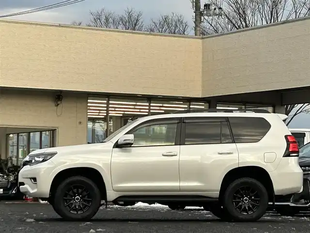 トヨタ ランドクルーザー プラド TX Lパッケージ 宮城県 2023(令5)年 3.8万km ホワイトパールクリスタルシャイン ワンオーナー/純正メーカーナビ/ＡＭ／ＦＭ／Ｂｌｕｅｔｏｏｔｈ／ＵＳＢ/Ｍｉｒａｃａｓｔ/レーダークルーズコントロール/ブラインドスポットモニター/プリクラッシュセーフティ/横滑り防止装置/オートハイビーム/アラウンドビューモニター/シートヒーター/エアーシート/前席パワーシート/セカンドスタートボタン/エンジンスターター/スペアタイヤ/純正フロアマット/純正赤外線カットフィルム/ETC2.0/純正AWサマータイヤ有265/55R19溝4mm