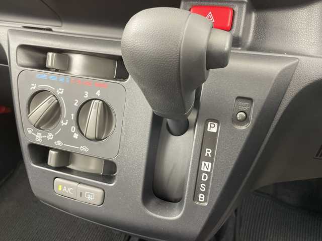 ダイハツ ミラ イース L 道央・札幌 2020(令2)年 4.7万km ホワイト ・4ＷＤ/・純正カーオーディオ/・純正フロアマット/・横滑り防止機能/・盗難防止装置