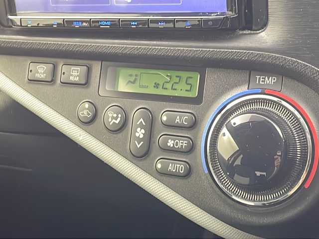 トヨタ アクア S 岐阜県 2012(平24)年 7.6万km スーパーレッドⅤ メモリナビ（Bluetooth接続、USB接続、DVD再生）/フルセグテレビ/バックカメラ/プッシュスタート/ビルトインETC/アイドリングストップ/ドライブレコーダー/プッシュスタート