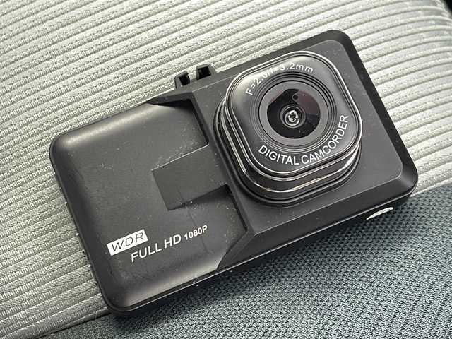 トヨタ アクア S 岐阜県 2012(平24)年 7.6万km スーパーレッドⅤ メモリナビ（Bluetooth接続、USB接続、DVD再生）/フルセグテレビ/バックカメラ/プッシュスタート/ビルトインETC/アイドリングストップ/ドライブレコーダー/プッシュスタート