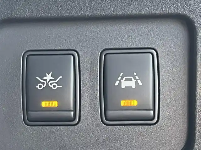 日産 セレナ ハイウェイS S HV Aセーフ 滋賀県 2015(平27)年 8.3万km ブリリアントホワイトパール アドバンスドセーフティーパッケージ/・衝突被害軽減ブレーキ/・踏み間違い衝突防止アシスト/・アラウンドビューモニター/・クリアランスソナー /純正ナビ/(Bluetooth/CD/USB/AUX/iPod/フルセグ)/LKA/ESC/後席モニター/ウォークスルー/両側パワースライドドア/LEDライト/オートライト/後席ロールサンシェード/純正フロアマット/ETC/取扱説明書