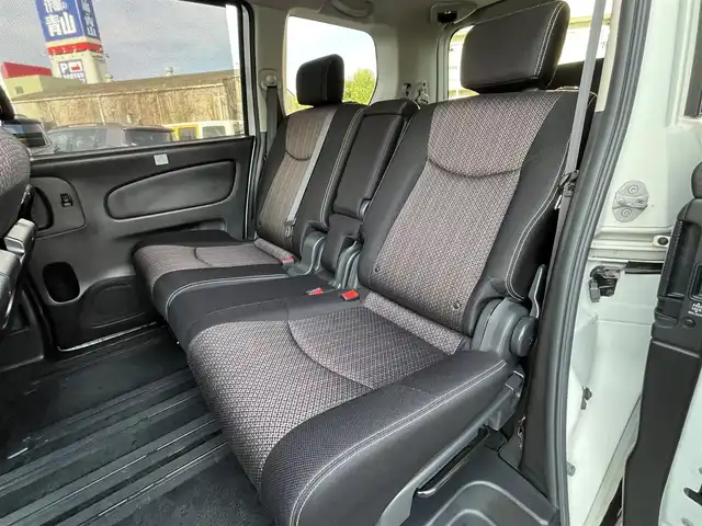 日産 セレナ ハイウェイS S HV Aセーフ 滋賀県 2015(平27)年 8.3万km ブリリアントホワイトパール アドバンスドセーフティーパッケージ/・衝突被害軽減ブレーキ/・踏み間違い衝突防止アシスト/・アラウンドビューモニター/・クリアランスソナー /純正ナビ/(Bluetooth/CD/USB/AUX/iPod/フルセグ)/LKA/ESC/後席モニター/ウォークスルー/両側パワースライドドア/LEDライト/オートライト/後席ロールサンシェード/純正フロアマット/ETC/取扱説明書