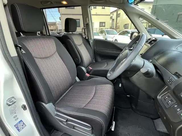 日産 セレナ ハイウェイS S HV Aセーフ 滋賀県 2015(平27)年 8.3万km ブリリアントホワイトパール アドバンスドセーフティーパッケージ/・衝突被害軽減ブレーキ/・踏み間違い衝突防止アシスト/・アラウンドビューモニター/・クリアランスソナー /純正ナビ/(Bluetooth/CD/USB/AUX/iPod/フルセグ)/LKA/ESC/後席モニター/ウォークスルー/両側パワースライドドア/LEDライト/オートライト/後席ロールサンシェード/純正フロアマット/ETC/取扱説明書