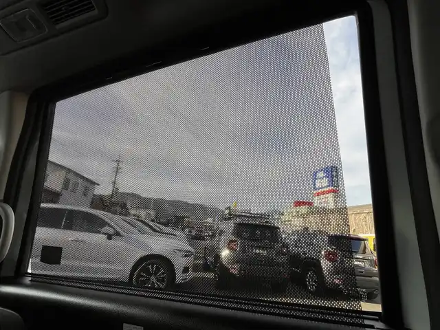 日産 セレナ ハイウェイS S HV Aセーフ 滋賀県 2015(平27)年 8.3万km ブリリアントホワイトパール アドバンスドセーフティーパッケージ/・衝突被害軽減ブレーキ/・踏み間違い衝突防止アシスト/・アラウンドビューモニター/・クリアランスソナー /純正ナビ/(Bluetooth/CD/USB/AUX/iPod/フルセグ)/LKA/ESC/後席モニター/ウォークスルー/両側パワースライドドア/LEDライト/オートライト/後席ロールサンシェード/純正フロアマット/ETC/取扱説明書