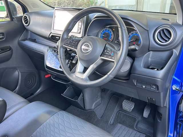 日産 デイズ HWS X アーバンクロム プロパイロットED 静岡県 2023(令5)年 0.5万km オーシャンブルーP 純正ナビ/・FM/・AM/・Bluetooth/・HDMI/・フルセグTV/主要装備/・プロパイロット/・レーダークルコン/・アラウンドビューモニター/・ＬＥＤヘッドライト/・コーナーセンサー/・ＥＴＣ/・ハーフレザーシート/・アイドリングストップ/・ドライブレコーダー/・エマージェンシーブレーキ/・車線逸脱警報/・クロストラフィックアラート