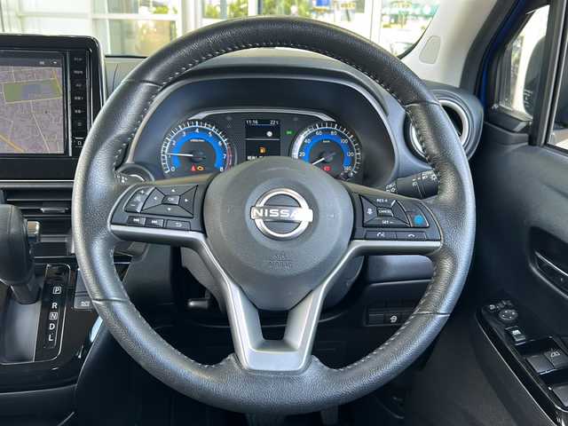 日産 デイズ HWS X アーバンクロム プロパイロットED 静岡県 2023(令5)年 0.5万km オーシャンブルーP 純正ナビ/・FM/・AM/・Bluetooth/・HDMI/・フルセグTV/主要装備/・プロパイロット/・レーダークルコン/・アラウンドビューモニター/・ＬＥＤヘッドライト/・コーナーセンサー/・ＥＴＣ/・ハーフレザーシート/・アイドリングストップ/・ドライブレコーダー/・エマージェンシーブレーキ/・車線逸脱警報/・クロストラフィックアラート