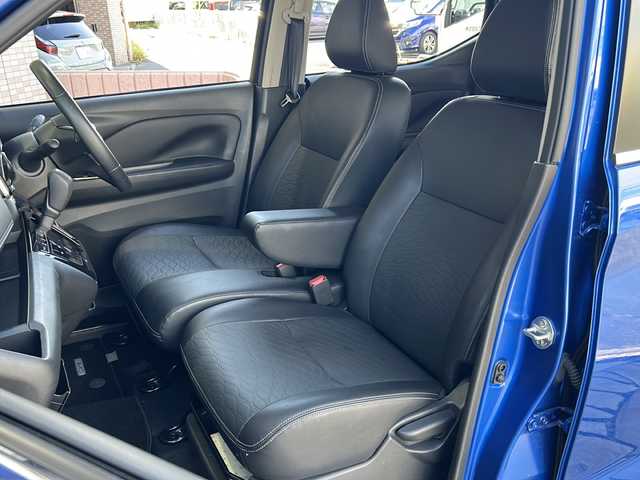 日産 デイズ HWS X アーバンクロム プロパイロットED 静岡県 2023(令5)年 0.5万km オーシャンブルーP 純正ナビ/・FM/・AM/・Bluetooth/・HDMI/・フルセグTV/主要装備/・プロパイロット/・レーダークルコン/・アラウンドビューモニター/・ＬＥＤヘッドライト/・コーナーセンサー/・ＥＴＣ/・ハーフレザーシート/・アイドリングストップ/・ドライブレコーダー/・エマージェンシーブレーキ/・車線逸脱警報/・クロストラフィックアラート