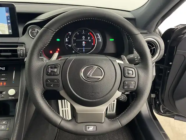 レクサス ＲＣ 300h Fスポーツ 鹿児島県 2024(令6)年 0.1万km グラファイトブラックガラスフレーク メーカー10.3インチSDナビ/（フルセグTV/Bluetooth/AUX・USB/FM/AM)/バックカメラ/オレンジキャリパー/ビルトインETC2.0/前後ドライブレコーダー/（TZ-DR210）/レクサスセーフティシステムプラス/プリクラッシュセーフティ/レーントレーシングアシスト/ブラインドスポットモニター/クリアランスソナー/レーダークルーズコントロール/パドルシフト/黒レザーシート/D/N席パワーシート（D席メモリ付き）/前席シートヒーター/前席シートベンチレーション/3眼LEDオートライト/オートマチックハイビーム/電動パーキング/オートブレーキホールド/純正フロアマット