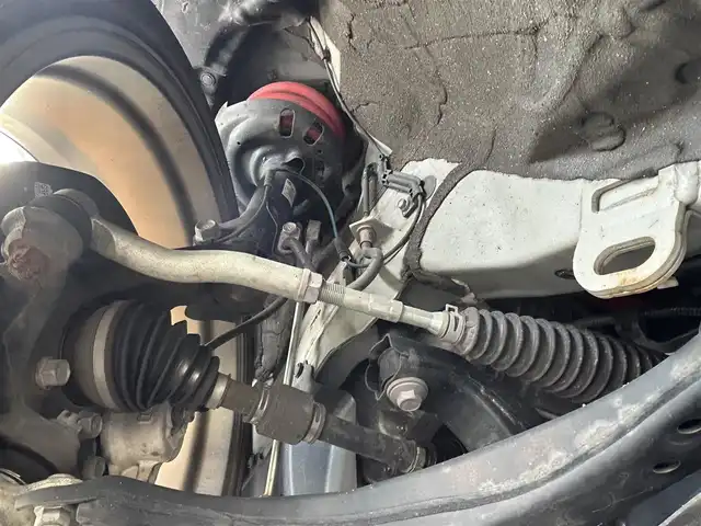 トヨタ プリウス ＰＨＶ S GRスポーツ 滋賀県 2021(令3)年 3.2万km プラチナホワイトパールマイカ 純正8インチディスプレイオーディオ/（FM/AM/フルセグ/Bluetooth/USB）/バックカメラ/ETC/ドライブレコーダー/テレビキャンセラー/トヨタセーフティーセンス/・ブレーキアシスト/・プリクラッシュブレーキアシスト/・ヒルスタート（坂道発進）アシスト/・前方衝突防止支援システム/・TCS（トラクションコントロールシステム）/・VDC（ビークルダイナミクスコントロール）/・レーンキープアシスト/・車間自動制御システム/・ASCD（オートスピードコントロール装置）/・ABS（アンチロックブレーキシステム）/・標識検知機能/・盗難防止アラーム/運転席・助手席シートヒーター/電動格納ミラー/ステアリングスイッチ/オートライト/オートハイビーム/LEDヘッドライト/フロントフォグ/フルオートエアコン/プッシュスタート/スマートキー/スペアキー/純正フロアマット/ドアバイザー/充電ケーブル付属