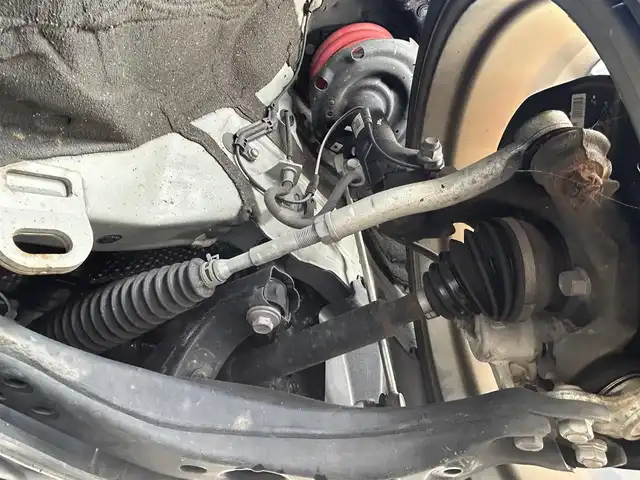 トヨタ プリウス ＰＨＶ S GRスポーツ 滋賀県 2021(令3)年 3.2万km プラチナホワイトパールマイカ 純正8インチディスプレイオーディオ/（FM/AM/フルセグ/Bluetooth/USB）/バックカメラ/ETC/ドライブレコーダー/テレビキャンセラー/トヨタセーフティーセンス/・ブレーキアシスト/・プリクラッシュブレーキアシスト/・ヒルスタート（坂道発進）アシスト/・前方衝突防止支援システム/・TCS（トラクションコントロールシステム）/・VDC（ビークルダイナミクスコントロール）/・レーンキープアシスト/・車間自動制御システム/・ASCD（オートスピードコントロール装置）/・ABS（アンチロックブレーキシステム）/・標識検知機能/・盗難防止アラーム/運転席・助手席シートヒーター/電動格納ミラー/ステアリングスイッチ/オートライト/オートハイビーム/LEDヘッドライト/フロントフォグ/フルオートエアコン/プッシュスタート/スマートキー/スペアキー/純正フロアマット/ドアバイザー/充電ケーブル付属