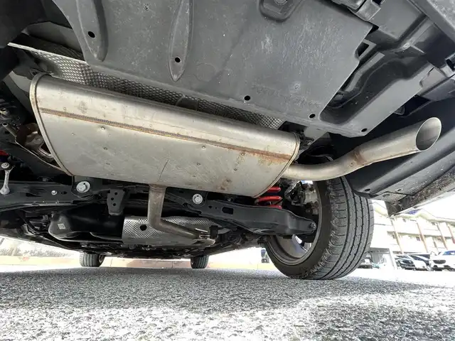 トヨタ プリウス ＰＨＶ S GRスポーツ 滋賀県 2021(令3)年 3.2万km プラチナホワイトパールマイカ 純正8インチディスプレイオーディオ/（FM/AM/フルセグ/Bluetooth/USB）/バックカメラ/ETC/ドライブレコーダー/テレビキャンセラー/トヨタセーフティーセンス/・ブレーキアシスト/・プリクラッシュブレーキアシスト/・ヒルスタート（坂道発進）アシスト/・前方衝突防止支援システム/・TCS（トラクションコントロールシステム）/・VDC（ビークルダイナミクスコントロール）/・レーンキープアシスト/・車間自動制御システム/・ASCD（オートスピードコントロール装置）/・ABS（アンチロックブレーキシステム）/・標識検知機能/・盗難防止アラーム/運転席・助手席シートヒーター/電動格納ミラー/ステアリングスイッチ/オートライト/オートハイビーム/LEDヘッドライト/フロントフォグ/フルオートエアコン/プッシュスタート/スマートキー/スペアキー/純正フロアマット/ドアバイザー/充電ケーブル付属