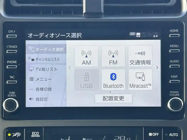 トヨタ プリウス ＰＨＶ S GRスポーツ 滋賀県 2021(令3)年 3.2万km プラチナホワイトパールマイカ 純正8インチディスプレイオーディオ/（FM/AM/フルセグ/Bluetooth/USB）/バックカメラ/ETC/ドライブレコーダー/テレビキャンセラー/トヨタセーフティーセンス/・ブレーキアシスト/・プリクラッシュブレーキアシスト/・ヒルスタート（坂道発進）アシスト/・前方衝突防止支援システム/・TCS（トラクションコントロールシステム）/・VDC（ビークルダイナミクスコントロール）/・レーンキープアシスト/・車間自動制御システム/・ASCD（オートスピードコントロール装置）/・ABS（アンチロックブレーキシステム）/・標識検知機能/・盗難防止アラーム/運転席・助手席シートヒーター/電動格納ミラー/ステアリングスイッチ/オートライト/オートハイビーム/LEDヘッドライト/フロントフォグ/フルオートエアコン/プッシュスタート/スマートキー/スペアキー/純正フロアマット/ドアバイザー/充電ケーブル付属