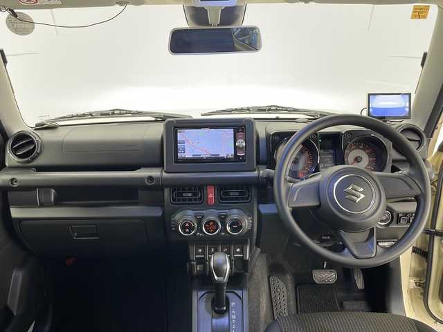スズキ ジムニー XL 長野県 2020(令2)年 2.1万km シフォンアイボリーM 4WD/社外SDナビ/Bluetooth/CD/DVD/フルセグTV/ETC/バック・フロントカメラ/前方カメラモニター/シートヒーター/横滑り防止装置/衝突被害軽減システム/盗難防止装置/ドアミラーヒーター/ライトデベライザー/ルーフラック/純正16インチAW装着/純正フロアマット/スペアタイヤ/スペアタイヤカバー/背面タイヤ/オートライト/オートマチックハイビーム/LEDヘッドライト/スマートキー/スペアキー1本