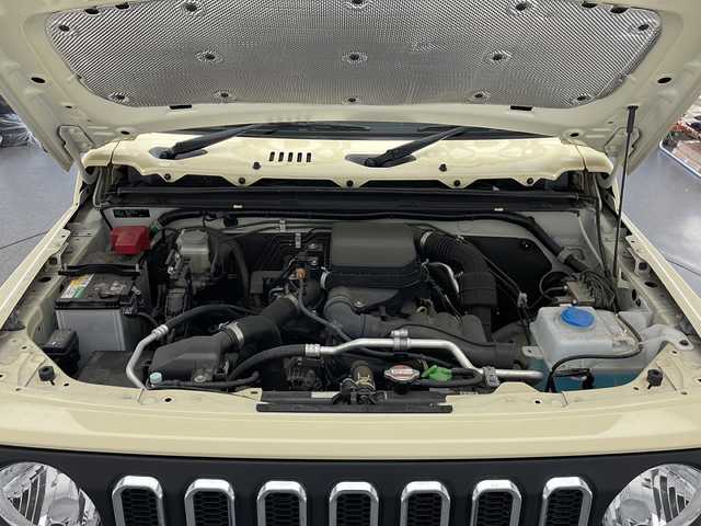 スズキ ジムニー XL 長野県 2020(令2)年 2.1万km シフォンアイボリーM 4WD/社外SDナビ/Bluetooth/CD/DVD/フルセグTV/ETC/バック・フロントカメラ/前方カメラモニター/シートヒーター/横滑り防止装置/衝突被害軽減システム/盗難防止装置/ドアミラーヒーター/ライトデベライザー/ルーフラック/純正16インチAW装着/純正フロアマット/スペアタイヤ/スペアタイヤカバー/背面タイヤ/オートライト/オートマチックハイビーム/LEDヘッドライト/スマートキー/スペアキー1本
