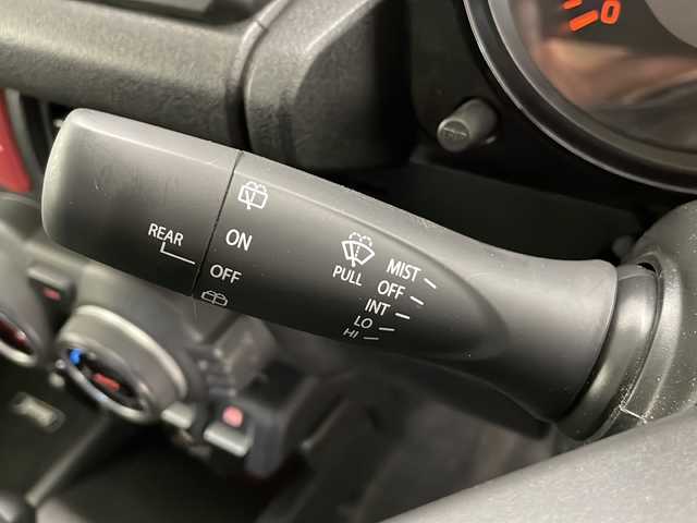 スズキ ジムニー XL 長野県 2020(令2)年 2.1万km シフォンアイボリーM 4WD/社外SDナビ/Bluetooth/CD/DVD/フルセグTV/ETC/バック・フロントカメラ/前方カメラモニター/シートヒーター/横滑り防止装置/衝突被害軽減システム/盗難防止装置/ドアミラーヒーター/ライトデベライザー/ルーフラック/純正16インチAW装着/純正フロアマット/スペアタイヤ/スペアタイヤカバー/背面タイヤ/オートライト/オートマチックハイビーム/LEDヘッドライト/スマートキー/スペアキー1本