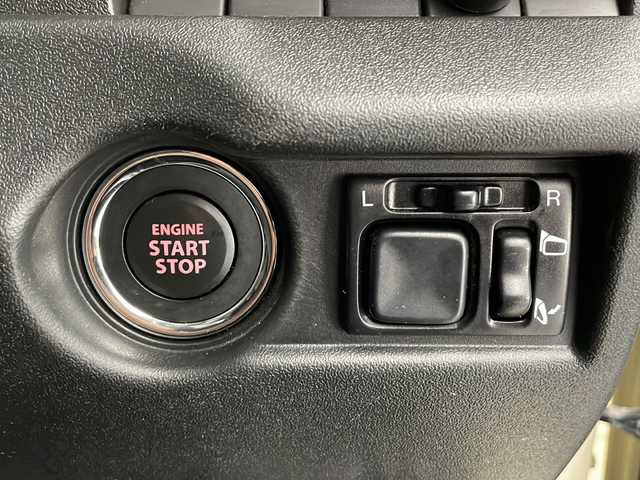 スズキ ジムニー XL 長野県 2020(令2)年 2.1万km シフォンアイボリーM 4WD/社外SDナビ/Bluetooth/CD/DVD/フルセグTV/ETC/バック・フロントカメラ/前方カメラモニター/シートヒーター/横滑り防止装置/衝突被害軽減システム/盗難防止装置/ドアミラーヒーター/ライトデベライザー/ルーフラック/純正16インチAW装着/純正フロアマット/スペアタイヤ/スペアタイヤカバー/背面タイヤ/オートライト/オートマチックハイビーム/LEDヘッドライト/スマートキー/スペアキー1本