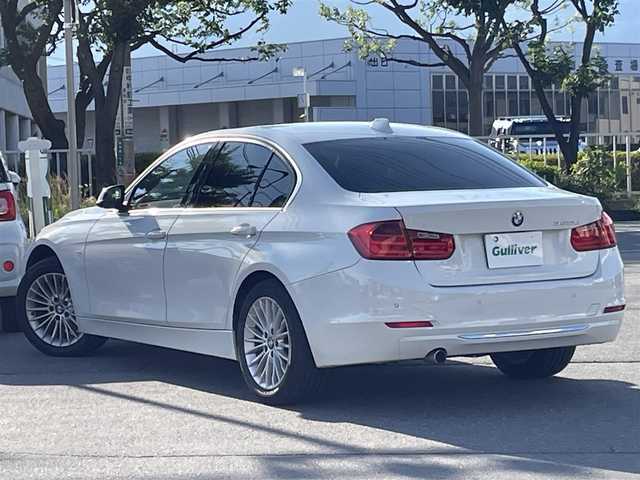 ＢＭＷ ３２０ｄ ラグジュアリー 長野県 2014(平26)年 12.1万km パール 純正ナビ（FM/AM、CD、DVD、BT）/バックカメラ/アイドリングストップ/クルーズコントロール追従有/前席パワーシート/前後ドライブレコーダー/レーンキープアシスト/横滑り防止装置/前後コーナーセンサー/D席メモリシート/ダブルサイドエアバック/カーテンエアバック/社外フロアマット/純正１７AW/キセノンヘッドライト/スマートキー/保証、取扱説明書